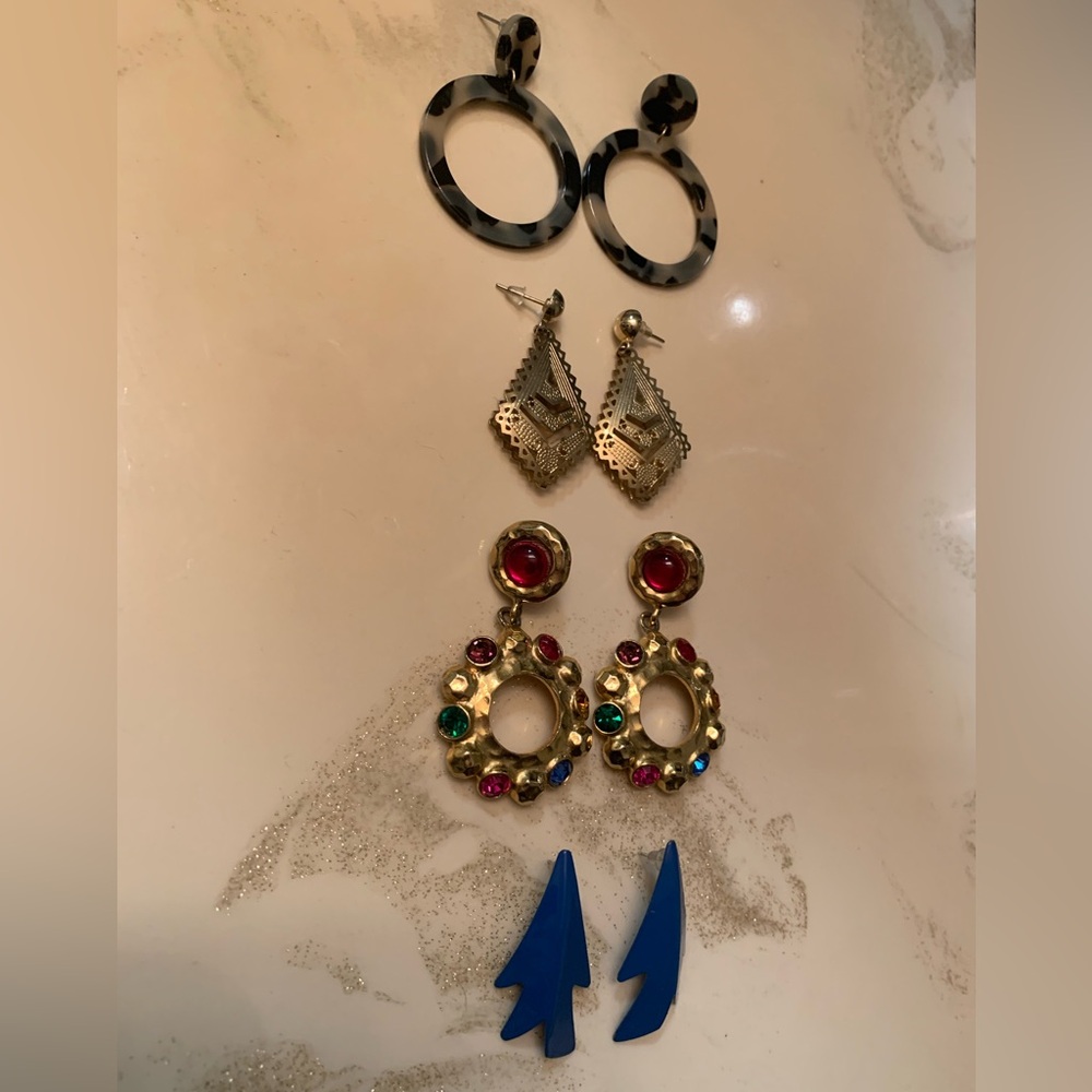 Set of 4 Vintage Earrings / plastic backs - Picture 2 of 6